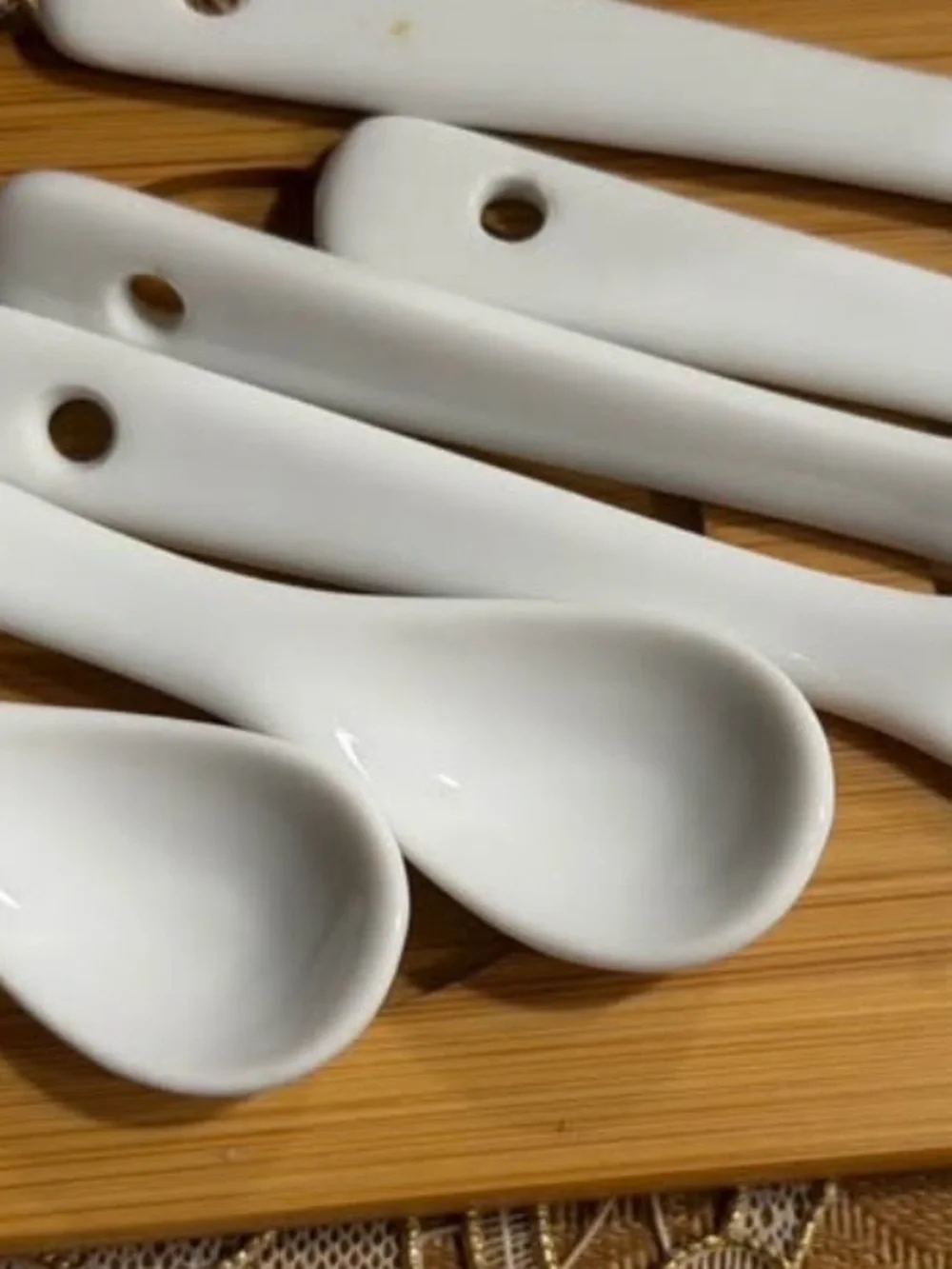 NIB Pier 1 White Ceramic Ramekin Appetizer Set with Bamboo Tasting Sampler Tray